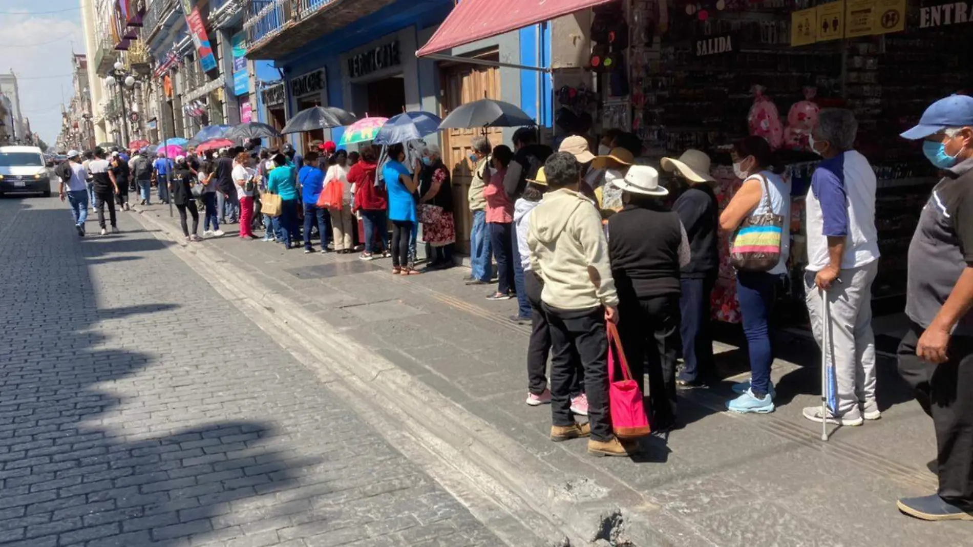 Tarda tres horas para obtener su dinero de cajero Bienestar 